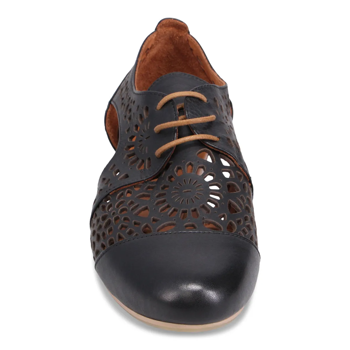 Kenan Lace Up