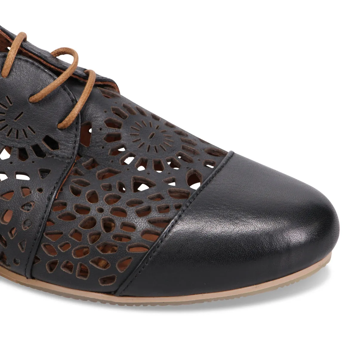 Kenan Lace Up